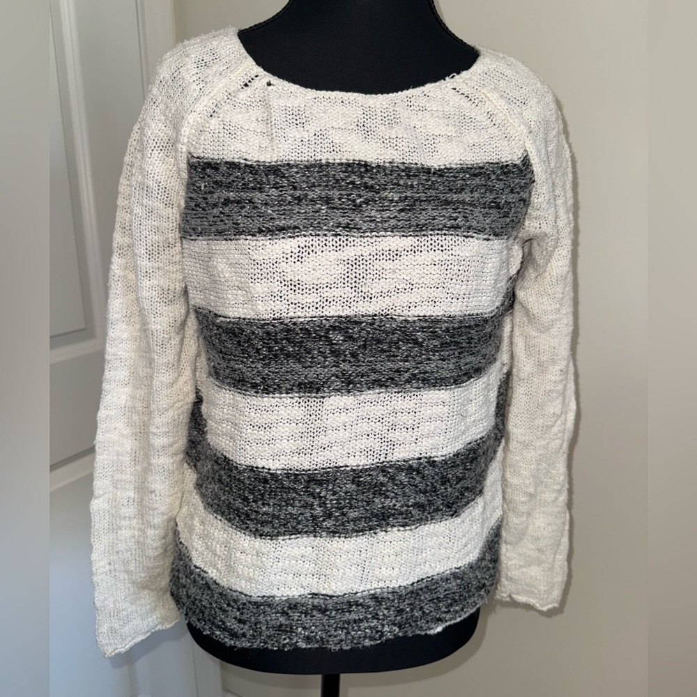 Sanctuary White & Gray Loose Knit Striped Sweater